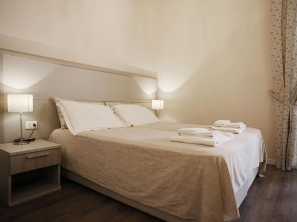 B&B Elios Rooms : photo 10 de la chambre chambre double ou lits jumeaux avec balcon