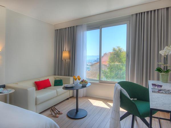 Mercure Ajaccio : photo 2 de la chambre chambre privilège avec 1 lit queen-size et 1 canapé-lit