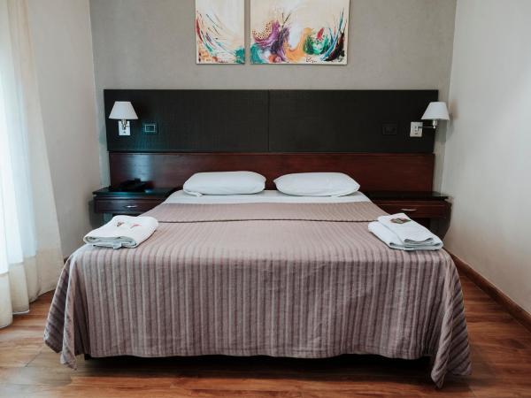 Tucuman Palace Hotel : photo 2 de la chambre chambre double ou lits jumeaux