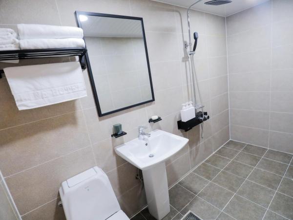 Line Hotel Myeongdong : photo 7 de la chambre chambre triple - sans fenêtre