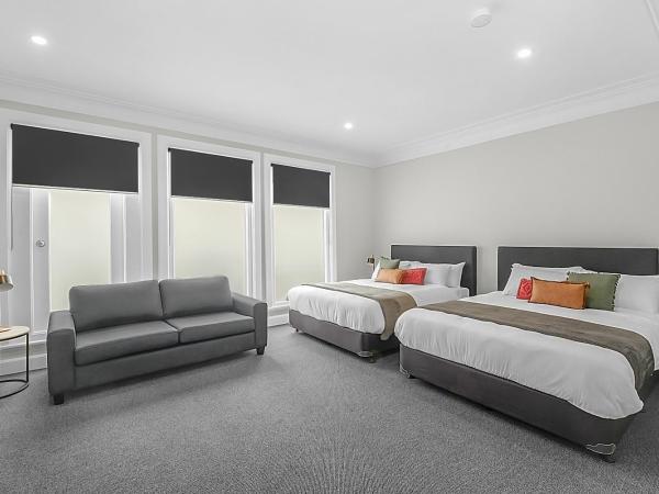 Horse and Jockey Hotel Homebush : photo 3 de la chambre chambre familiale avec salle de bains commune