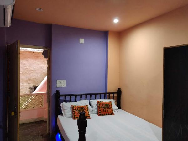 Jagat Villa Guest House : photo 3 de la chambre chambre deluxe double ou lits jumeaux