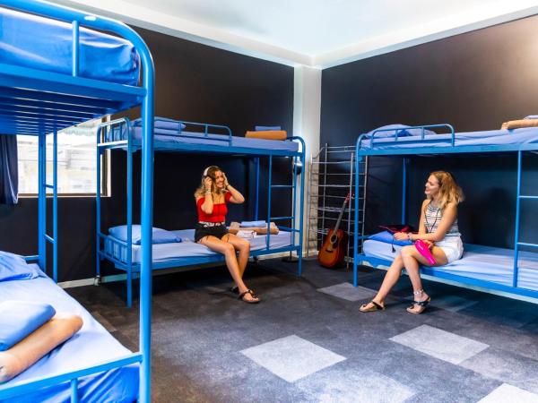 Chill Backpackers : photo 3 de la chambre bed in 6 bed mixed dormitory room with shared bathroom