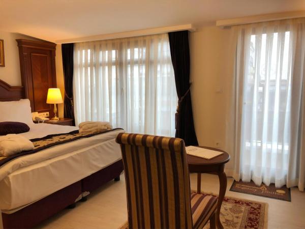GLK PREMIER Regency Suites & Spa : photo 8 de la chambre chambre double avec balcon