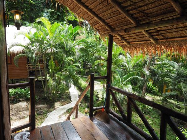 LITTLE EDEN Bungalows : photo 1 de la chambre chambre double ou lits jumeaux - vue sur jardin