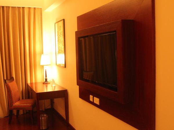 Ramada by Wyndham Jaipur Jaisinghpura : photo 8 de la chambre deluxe king room (non smoking)