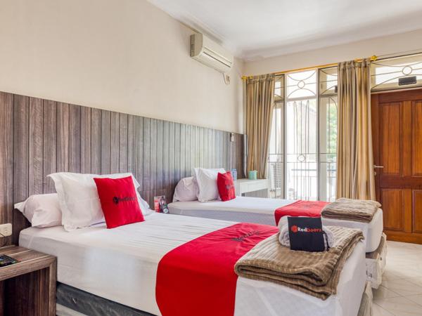 RedDoorz near UNTAG Surabaya : photo 2 de la chambre chambre lits jumeaux