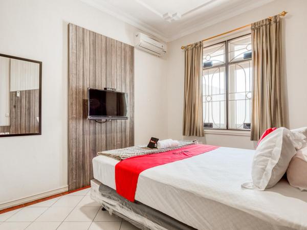 RedDoorz near UNTAG Surabaya : photo 1 de la chambre chambre double