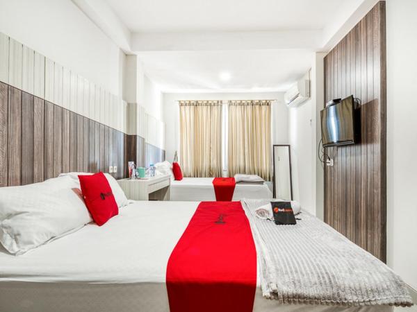 RedDoorz near UNTAG Surabaya : photo 2 de la chambre chambre familiale