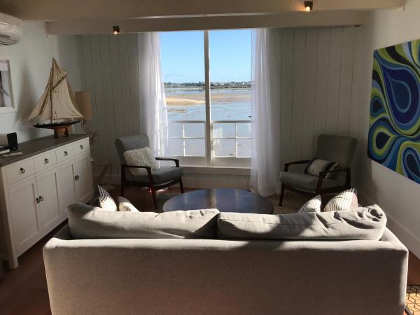 The Boat House : photo 9 de la chambre bungalow - front de mer 