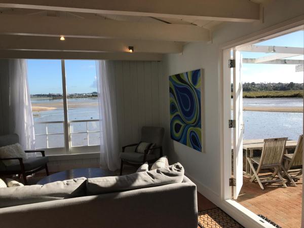 The Boat House : photo 8 de la chambre bungalow - front de mer 