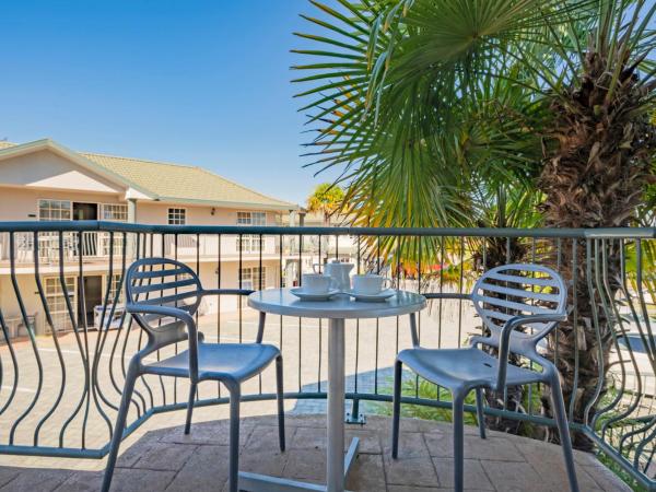 Silver Fern Rotorua Suites & Spa : photo 1 de la chambre suite lune de miel avec piscine spa