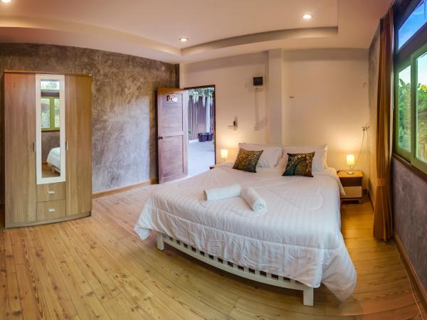 Tonmai Suites : photo 1 de la chambre suite deluxe avec lit king-size