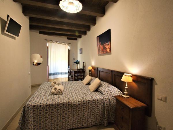 L'Antica Torre Caralis Holiday : photo 3 de la chambre grande chambre double ou lits jumeaux