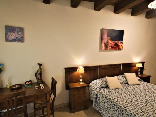 L'Antica Torre Caralis Holiday : photo 5 de la chambre grande chambre double ou lits jumeaux