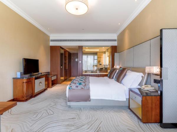 Sofitel Hangzhou Westlake : photo 7 de la chambre chambre lit queen-size club de luxe - vue sur ville