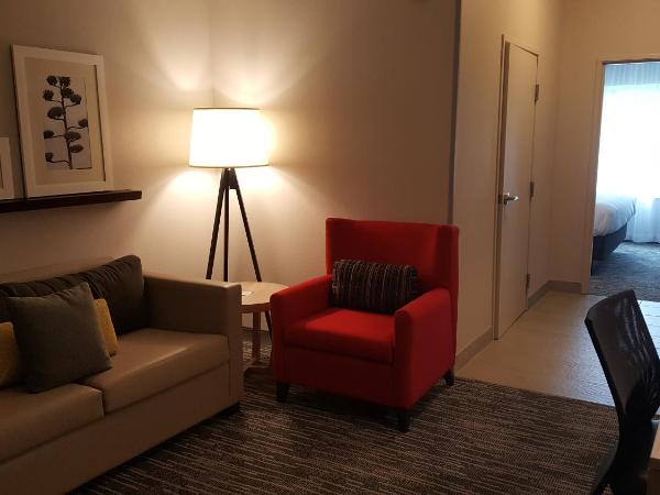 Country Inn & Suites by Radisson, Savannah Midtown, GA : photo 2 de la chambre suite 1 chambre lit king-size avec canapé-lit - non-fumeurs