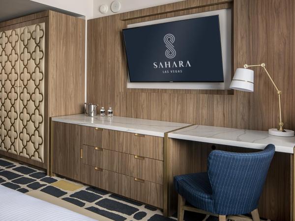 SAHARA Las Vegas : photo 3 de la chambre chambre lit king-size blanca