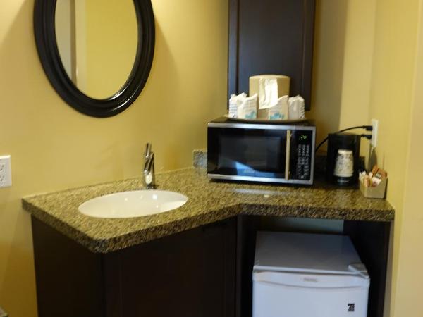 Chateau Louis Hotel & Conference Centre : photo 3 de la chambre chambre supérieure avec 2 lits queen-size