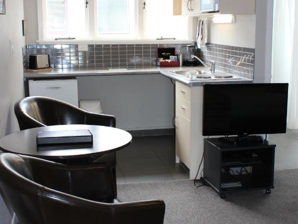 Quality Inn Acapulco Taupo : photo 1 de la chambre studio lit queen-size