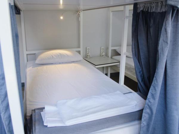 Thanasis Place : photo 9 de la chambre lit dans dortoir mixte de 6 lits