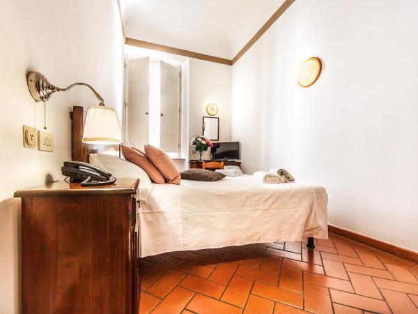 Hotel Costantini : photo 7 de la chambre chambre double - vue latérale sur dôme