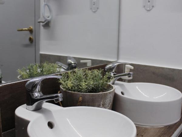 Thanasis Place : photo 2 de la chambre lit dans dortoir mixte de 6 lits