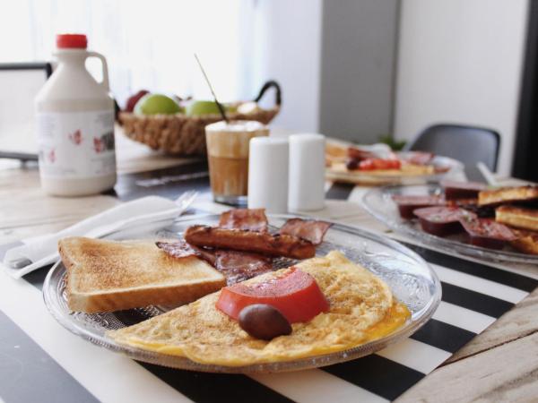 Thanasis Place : photo 3 de la chambre lit dans dortoir mixte de 6 lits