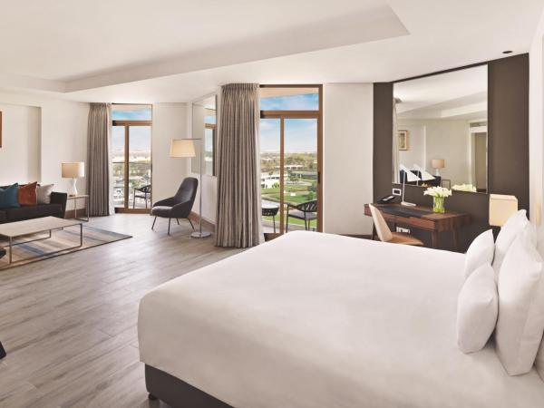 JA The Resort - JA Beach Hotel, Dubai : photo 2 de la chambre suite junior - vue sur complexe