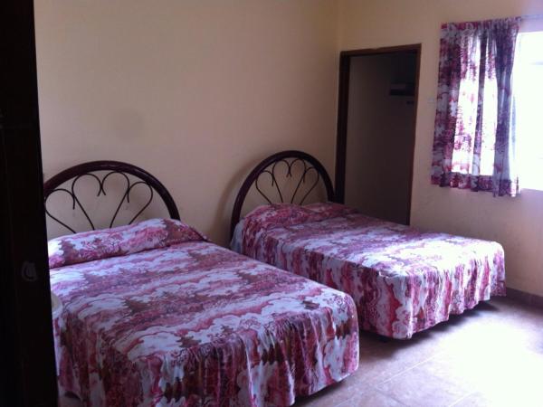 Hotel Del Centro : photo 5 de la chambre chambre double standard avec 2 lits doubles