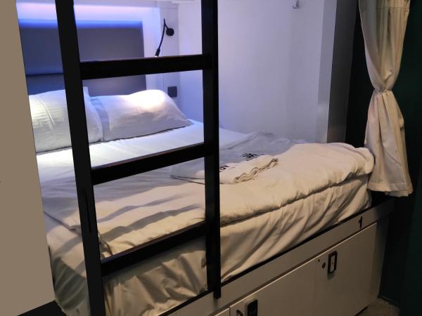 Wink at Mosque Street : photo 2 de la chambre capsule lit queen-size dans dortoir mixte