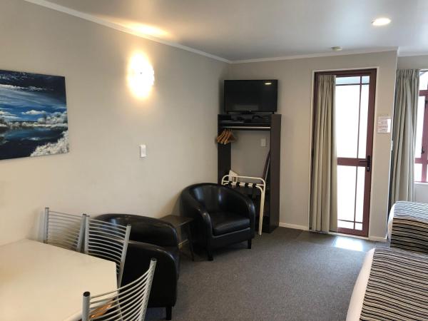 Quality Inn Acapulco Taupo : photo 5 de la chambre studio triple avec spa