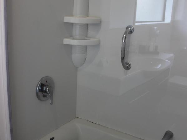 Quality Inn Acapulco Taupo : photo 6 de la chambre hébergement 2 chambres avec baignoire spa