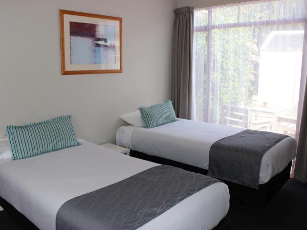 Quality Inn Acapulco Taupo : photo 8 de la chambre hébergement familial 1 chambre - spa