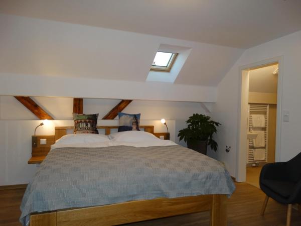 Hotel Garni Villa Areka : photo 6 de la chambre chambre double deluxe avec vue sur château
