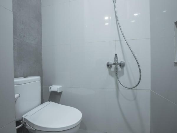 Super OYO 1487 Residence Khoe : photo 6 de la chambre chambre double deluxe