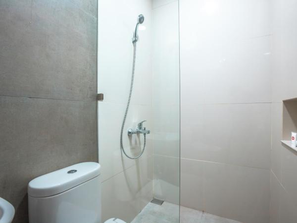 Super OYO 1487 Residence Khoe : photo 6 de la chambre chambre lits jumeaux supérieure