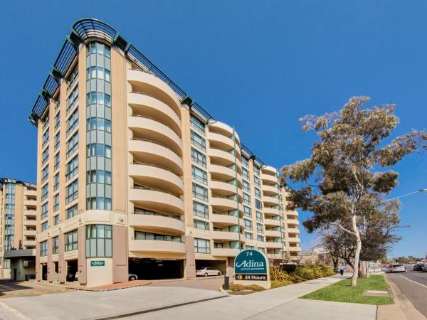 Adina Serviced Apartments Canberra James Court : photo 7 de la chambre appartement 1 chambre avec baignoire spa et balcon