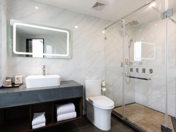 Time Traveller Hotel - Near Tianjin Polar Ocean World, Tianjin Fonte Joy World, 10 minutes drive away from Tianjin Tanggu High-Speed Railway Station, Free ice-cream, mineral water, snacks and laundry service, English communication well : photo 2 de la chambre chambre double deluxe