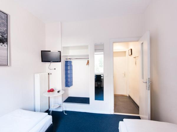 Arcade Hotel & Hostel Hamburg : photo 8 de la chambre chambre double ou lits jumeaux avec toilettes communes