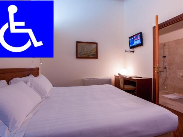 Hotel Flora : photo 1 de la chambre chambre double ou lits jumeaux - accessible aux personnes à mobilité réduite
