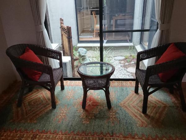 AOI Guest House : photo 2 de la chambre chambre lits jumeaux avec salle de bains commune