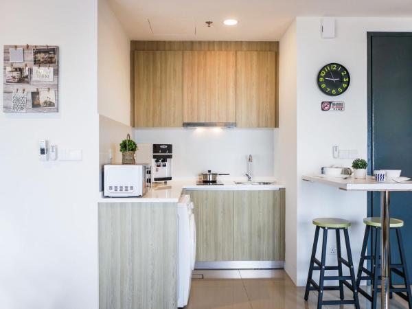 Tropicana 218 Macalister Studio with Seaview : photo 3 de la chambre studio lit queen-size de luxe