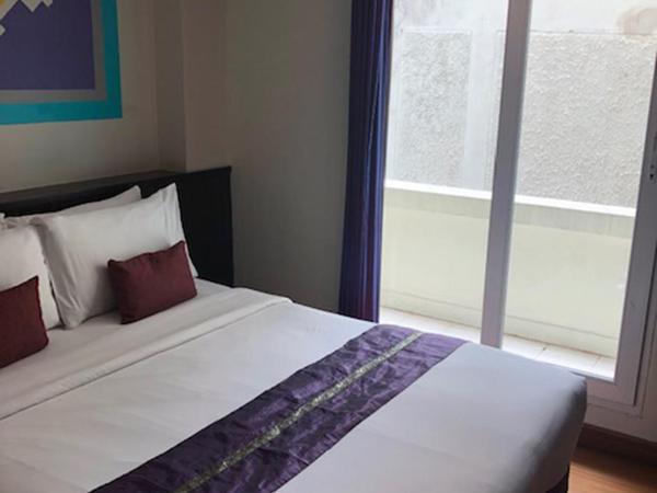 Sawasdee Hotel @ Sukhumvit Soi 8 : photo 3 de la chambre chambre double supérieure avec balcon