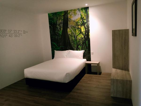 H Boutique Hotel Xplorer Loke Yew : photo 1 de la chambre chambre lit queen-size deluxe