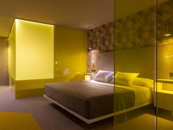 Hotel Macià Sevilla Kubb : photo 7 de la chambre suite deluxe avec baignoire spa