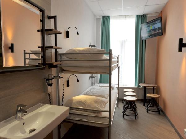 Budget Hotel Tourist Inn : photo 3 de la chambre chambre lits jumeaux basique avec salle de bains commune