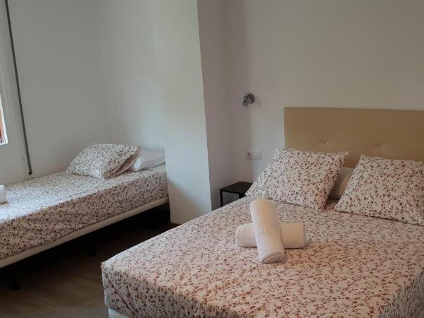 Pensión La Estrella : photo 7 de la chambre chambre triple avec salle de bains privative