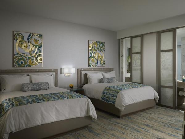 The Guitar Hotel at Seminole Hard Rock Hotel & Casino : photo 2 de la chambre chambre lit queen-size - vue sur piscine