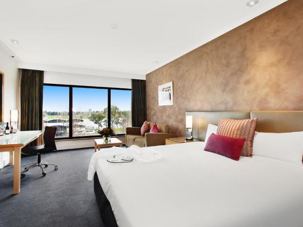 Mercure Melbourne Albert Park : photo 1 de la chambre chambre lit king-size privilège - vue sur lac